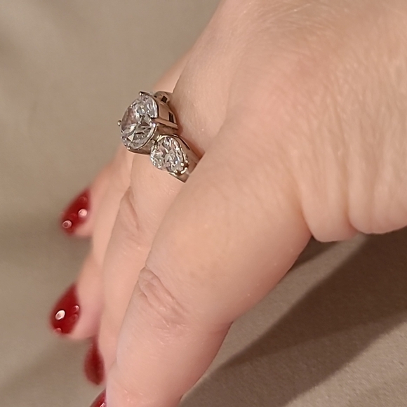 3 stone cubic zirconia stainless steel ring - Picture 4 of 8